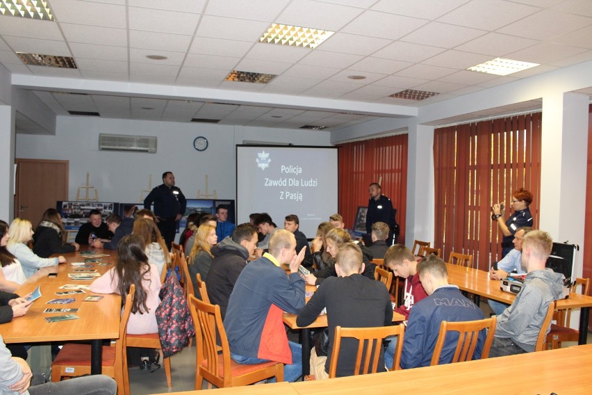 Dzień otwarty dla młodzieży w komendzie policji w Tomaszowie Mazowieckim [ZDJĘCIA]
