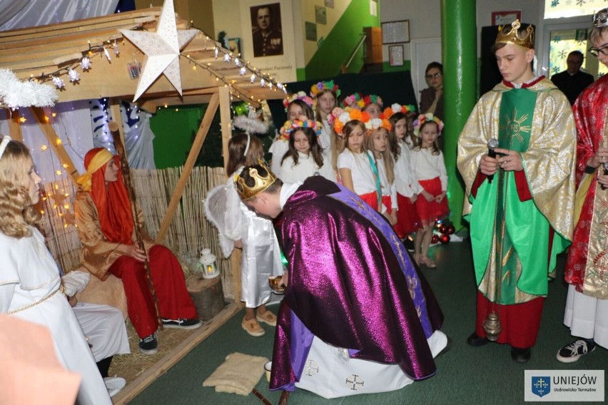 Jasełka „Betlejemskie spotkanie” wystawiono w szkole w Wilamowie w gminie Uniejów ZDJĘCIA