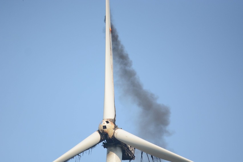 Spłonęła turbina elektrowni wiatrowej. Straty sięgają wielu milionów [wideo, zdjęcia]