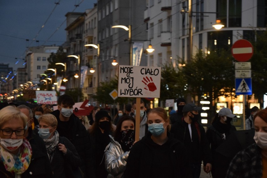 Kolejny dzień protestów w Gdyni 24.10.2020. W sobotę tysiące osób protestowało przeciwko orzeczeniu Trybunału Konstytucyjnego