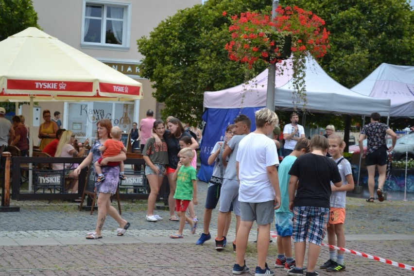 Na rynku w Czeladzi odbyła się wielka bitwa na balony z wodą