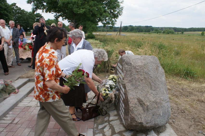 KROSNO ODRZAŃSKIE. Obelisk upamiętnia tragedię (galeria)