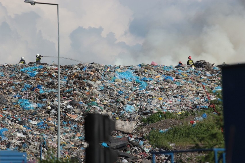 Kolejny pożar wysypiska w Krzyżanówku pod Kutnem [GALERIA ZDJĘĆ!]