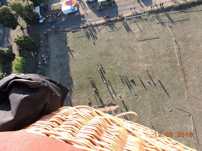 Radawnica, Kamień i lasy Górznej z lotu ptaka. Takie widoki zobaczysz tylko podczas lotu balonem [ZDJĘCIA]