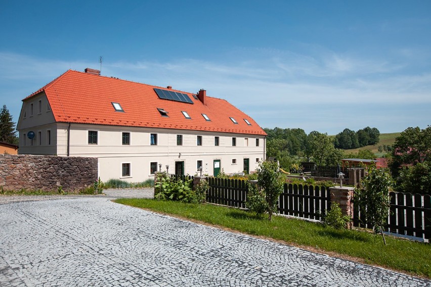 Nazwa: Gościniec Pod Gruszą
Adres: Stara Kraśnica 9

Dom...