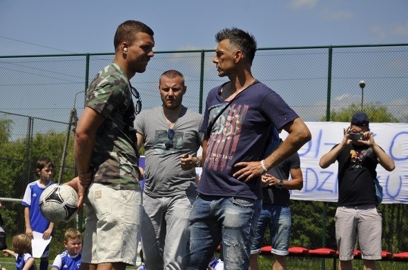 Łukasz Podolski i Tomasz Kłos odwiedzili Football Academy w...