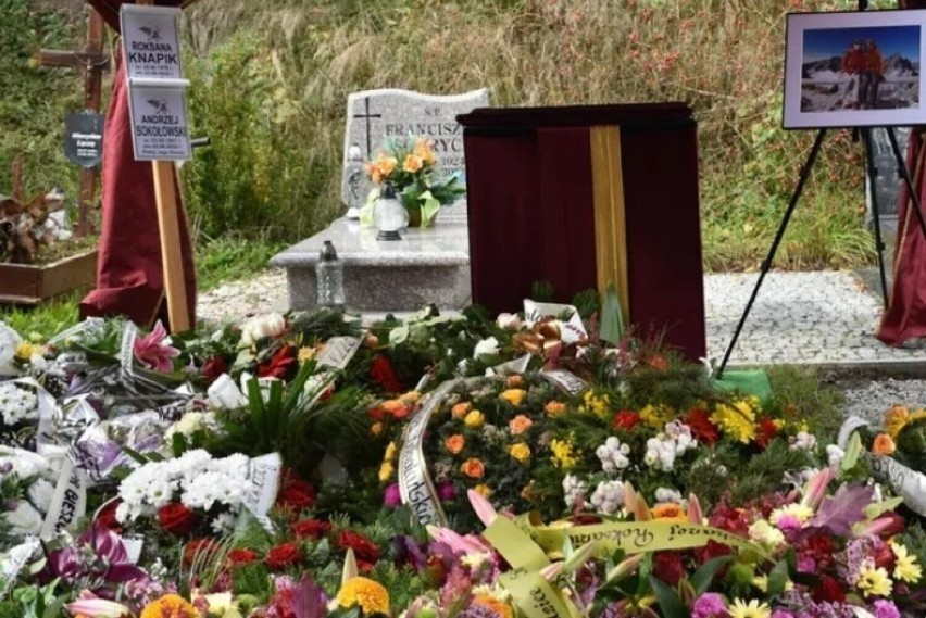Pogrzeb Roksany Knapik i Andrzeja Sokołowskiego na cmentarzu...