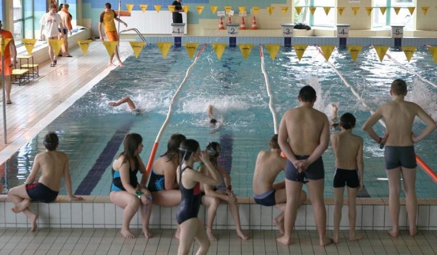 Bondar dodaje, że zalecenie kąpania się bez stroju...