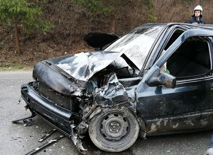Wypadek w Lipnicy Wielkiej. Trzy osoby poszkodowane [ZDJĘCIA]