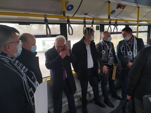 W pierwszym przejeździe autobusu na trasie Słup-Grudziądz pasażerami byli m.in. starosta Adam Olejnik, prezydent Grudziądza Maciej Glamowski, wicestarosta Marcin Dziadzio, burmistrz Radzynia Chełmińskiego Krzysztof Chodubski, wójt gminy Grudziądz Andrzej Rodziewicz, zastępca wójta gminy Gruta Tomasz Groszewski, a także mieszkańcy powiatu