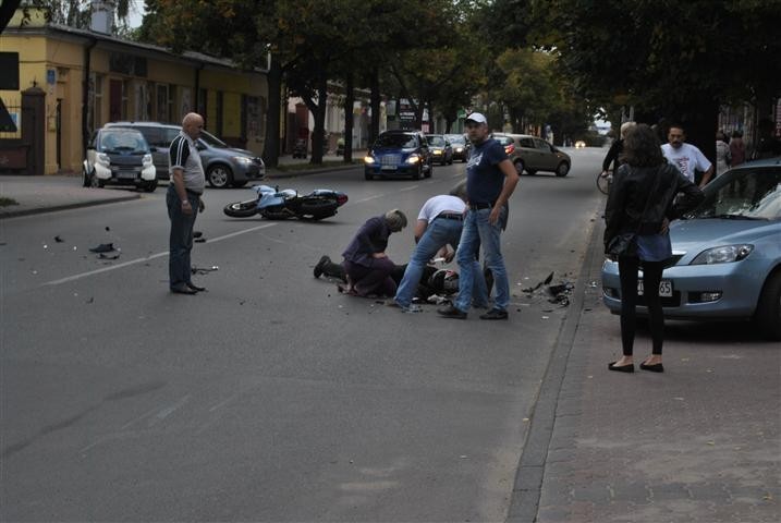 Wypadek na Łaskiej. Nie żyje motocyklista [zdjęcia]