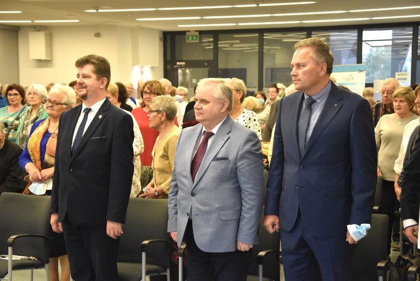 Malbork. Inauguracja roku Uniwersytetu Trzeciego Wieku. Pandemia nie wystraszyła słuchaczy, frekwencja jest całkiem dobra