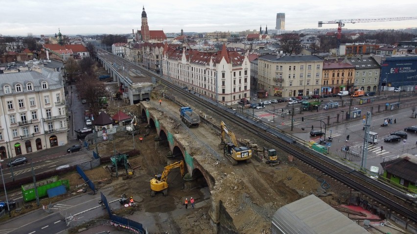Rozpoczął się nowy etap przebudowy wiaduktu nad ul....