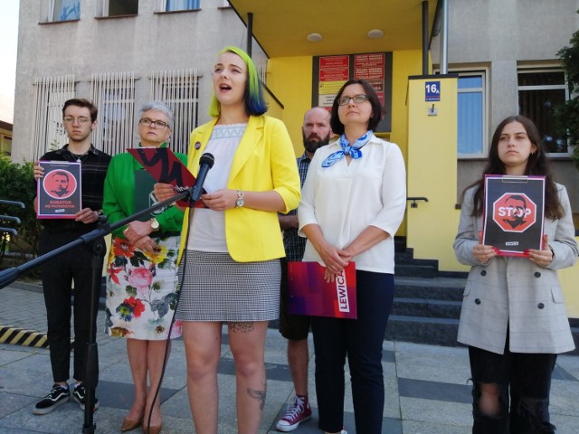 Konferencja poseł Anity Sowińskiej w Piotrkowie. Lewica i ZNP chcą dymisji ministra edukacji Przemysława Czarnka - 5.07.2021