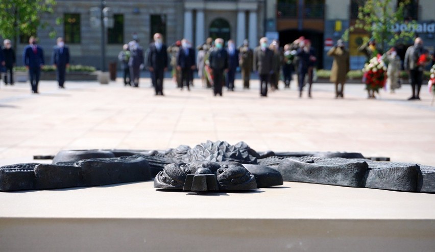 Obchody rocznicy zakończenia II wojny światowej na placu Litewskim. Zobacz zdjęcia