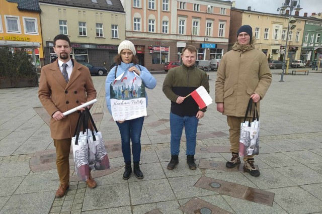 Akcja "Kocham Polskę", którą organizowała Młodzież Wszechpolska - Wągrowiec