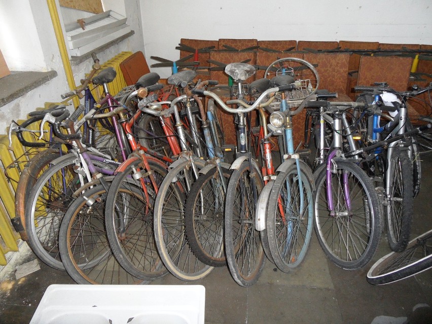 Tarnowskie Góry: W biurze rzeczy znalezionych są stare telefony, rowery, pralka, motocykle i auto