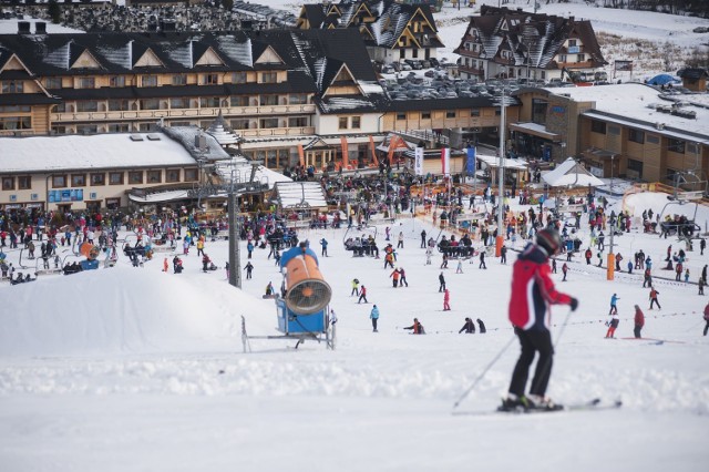Średnia cena skipassu na tydzień w Białce Tatrzańskiej została przeliczona na 112 euro za Tatry Super Ski Pass.