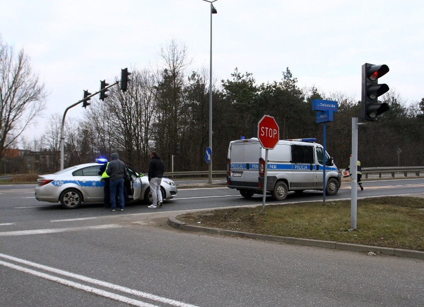 Wypadek motocyklisty na skrzyżowaniu Sulejowskiej i Kleszcz...