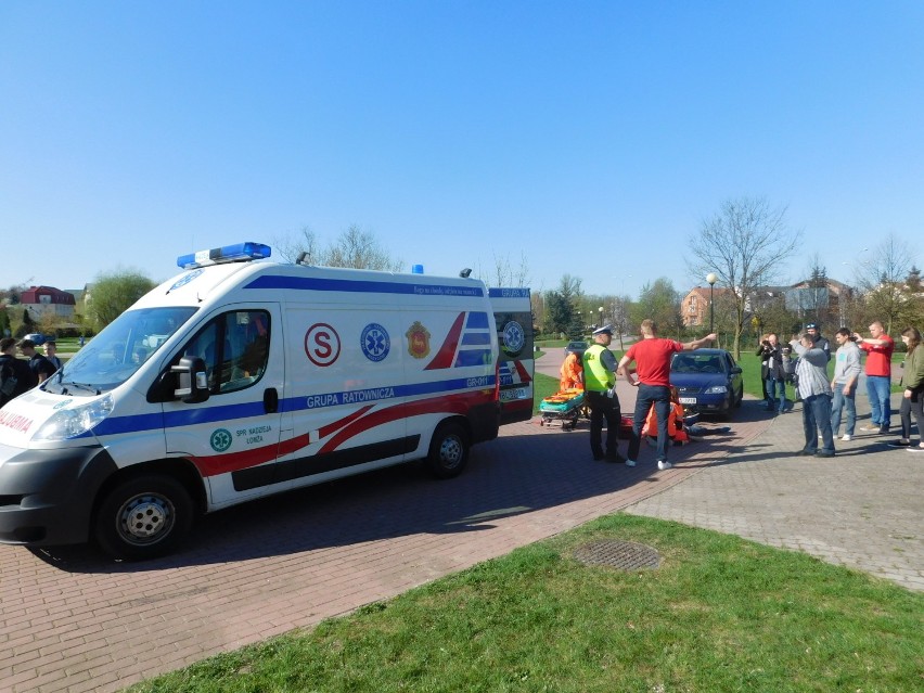 Zambrów. Rowerzysta pod kołami samochodu osobowego. Nietypowa lekcja w terenie