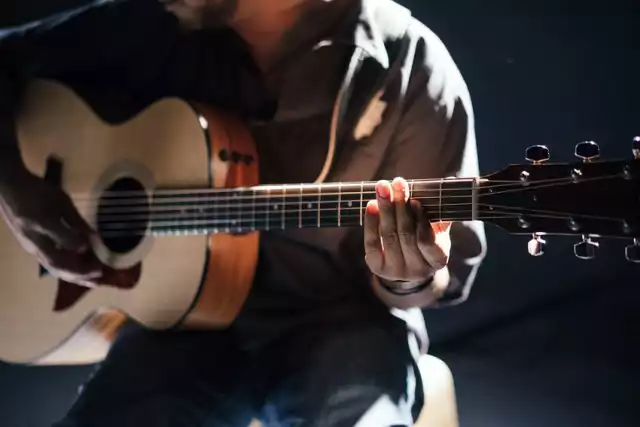 Na scenie umieszczonej za barem regularnie obywają się koncerty szeroko rozumianej muzyki amerykańskiej - od country, przez rocka, aż po zespoły prezentujące muzykę inspirowaną Meksykiem. Koncerty są darmowe. Warto śledzić profil na Facebooku lokalu, by być na bieżąco.

Adres: Żwirki i Wigury 32