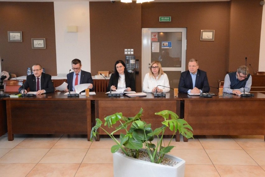 Radomsko: Na posiedzeniu komisji skarg w powiecie o skardze na wójta gminy Gidle