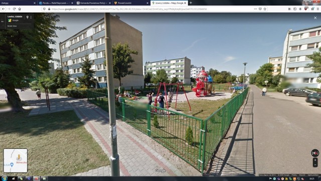 Mieszkańcy osiedla Dąbrowskiego w Łowiczu na Google Street View. Kogo złapała kamera? [ZDJĘCIA]