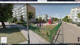 Mieszkańcy osiedla Dąbrowskiego w Łowiczu na Google Street View. Kogo złapała kamera? [ZDJĘCIA]