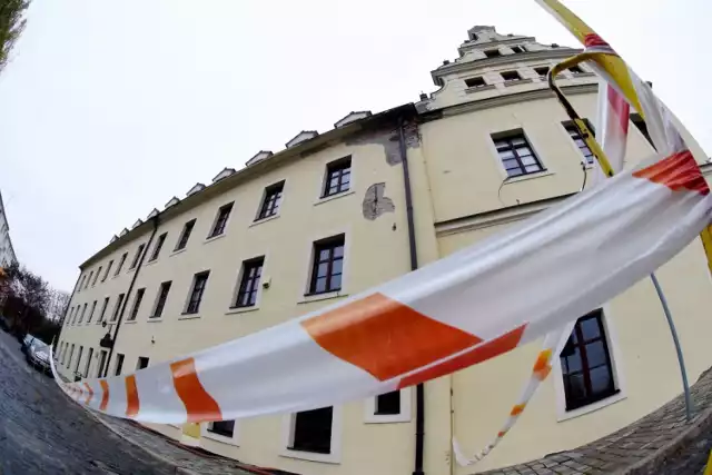 Siedziba Gubińskiego Domu Kultury wciąż domaga się remontu. Jedna ze ścian sypie się.