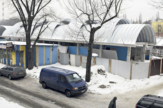 Na Górniaku połowa pawilonów od strony ul. Skargi jest zadaszona.