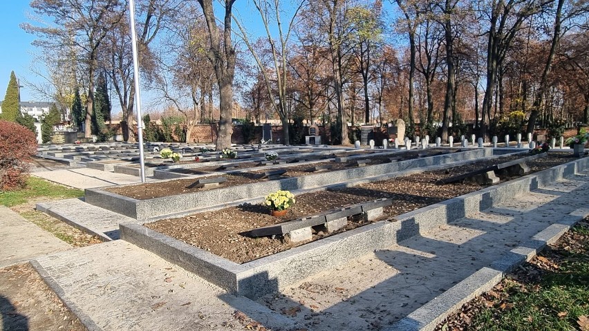 Zakończył się remont cmentarza wojennego przy ul. Smutnej w Tomaszowie [ZDJĘCIA]