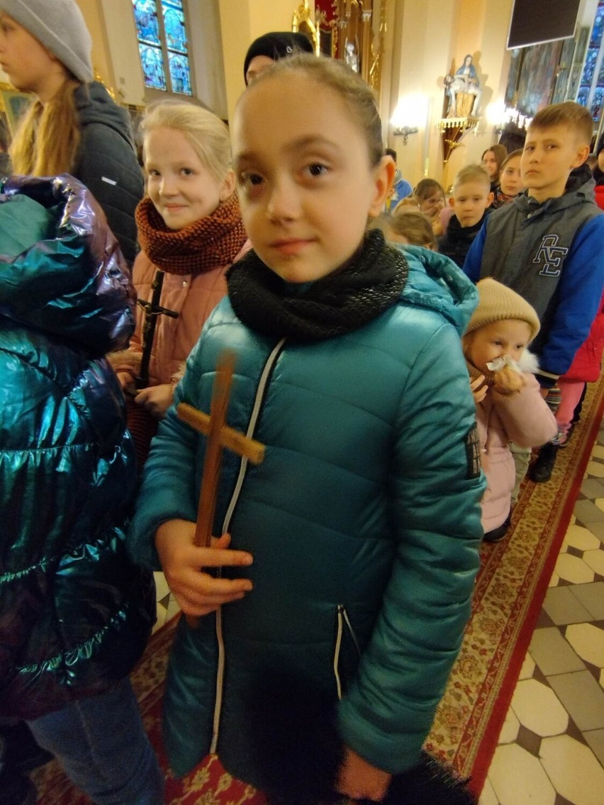 Droga Krzyżowa dzieci i młodzieży w Sanktuarium Matki Bożej...