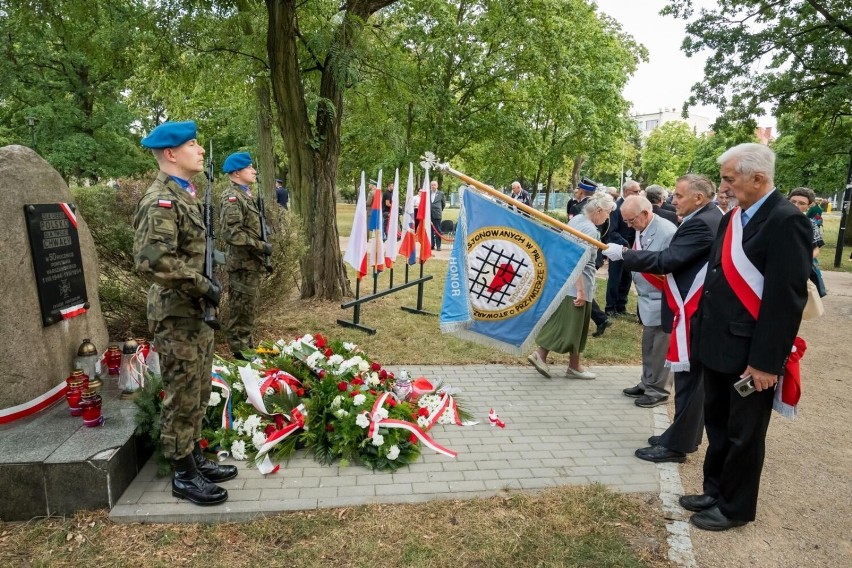 W Bydgoszczy hołd powstańcom oddano podczas uroczystości pod...