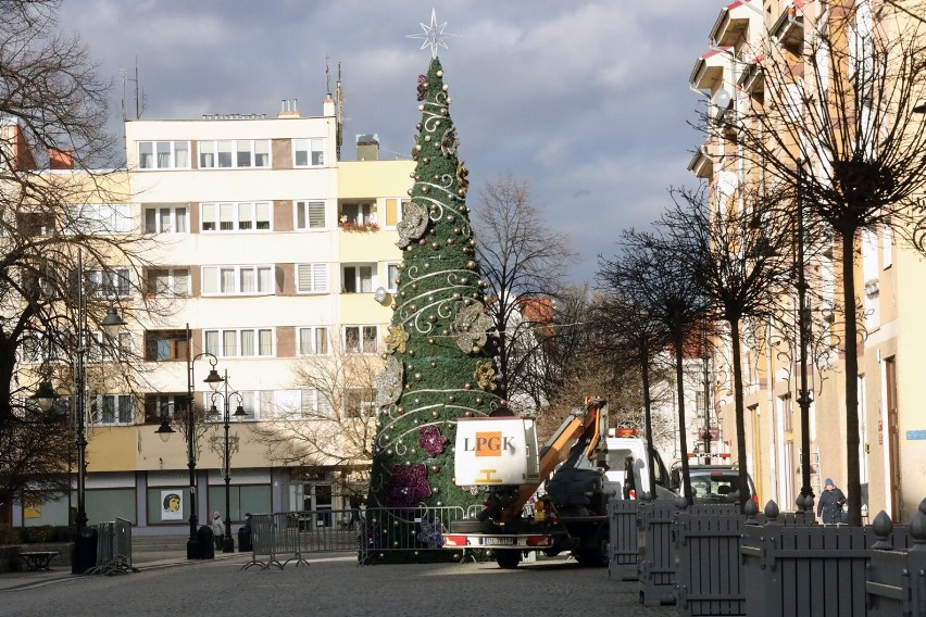 Rozpoczął się montaż oświetlenia świątecznego w Legnicy, inauguracja 6 grudnia