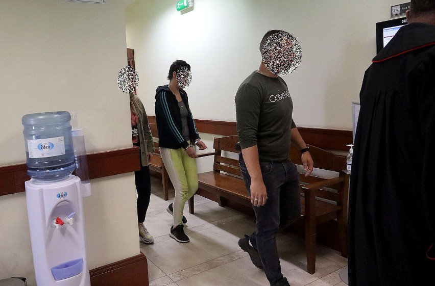 Legnica: Podejrzani o zamordowanie kobiety na Zakaczawiu doprowadzeni do sądu, zobaczcie zdjęcia