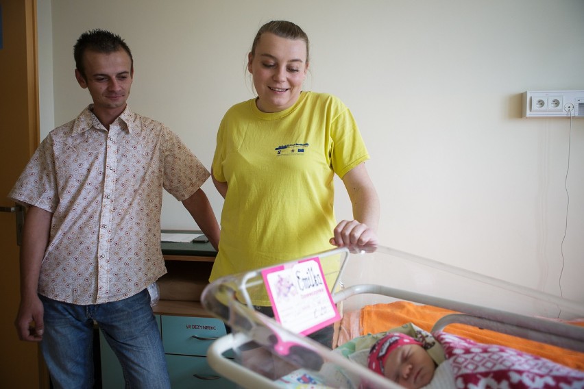 Tarnów. Prezydent Roman Ciepiela odwiedził Emilkę, pierwszą tarnowiankę urodzoną w 2019 roku [ZDJĘCIA]