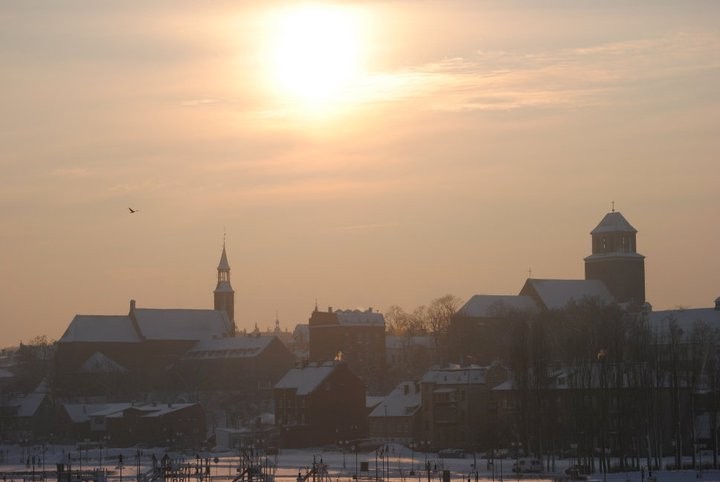 Zimowa panorama Tczewa. O tej porze roku do tego miasta w...