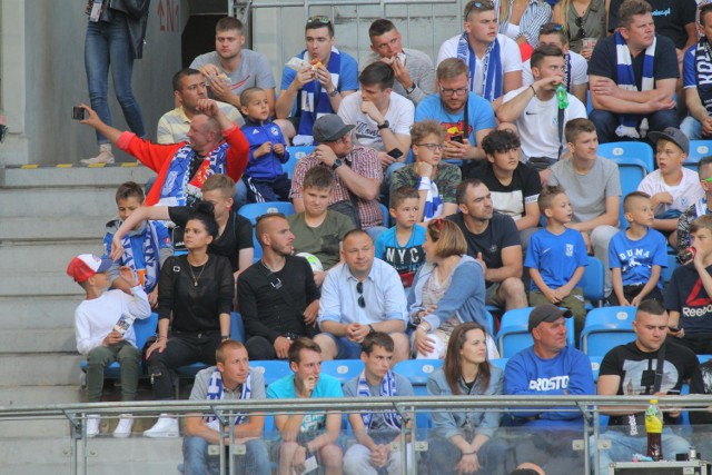 Byliście na stadionie? Odnajdźcie się na zdjęciach!

POLECAMY TEŻ: 
Internauci śmieją się z Kolejorza i jego kibiców! [ZOBACZ]
Zadyma na meczu. Race, wyzwiska, zdemolowany płot, policja na murawie i walkower [ZDJĘCIA, WIDEO]
Lech Poznań: Ilu zatrzymanych po meczu Kolejorza z Legią? Odpowiedź policji zaskakuje