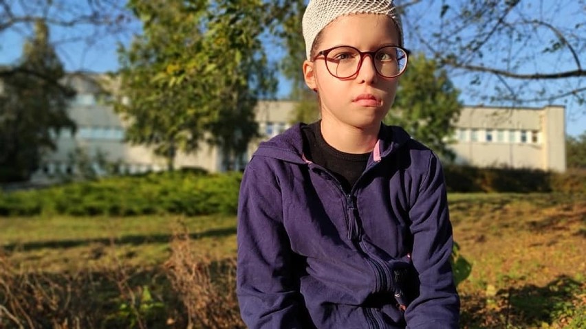 Amelka, córka strażaka. 13-latka z Ciechocinka walczy z guzem mózgu. Jest pomoc!