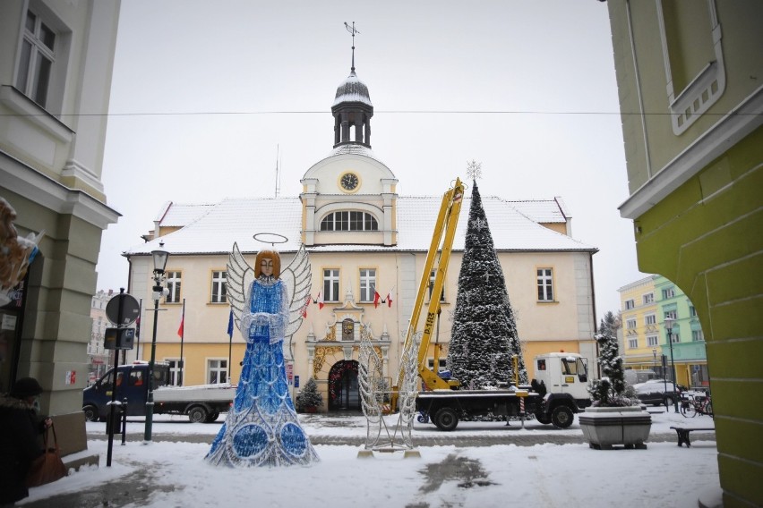 Pierwszy śnieg w Żarach! Przez dwie godziny napadało sporo białego puchu. Zobaczcie sami!