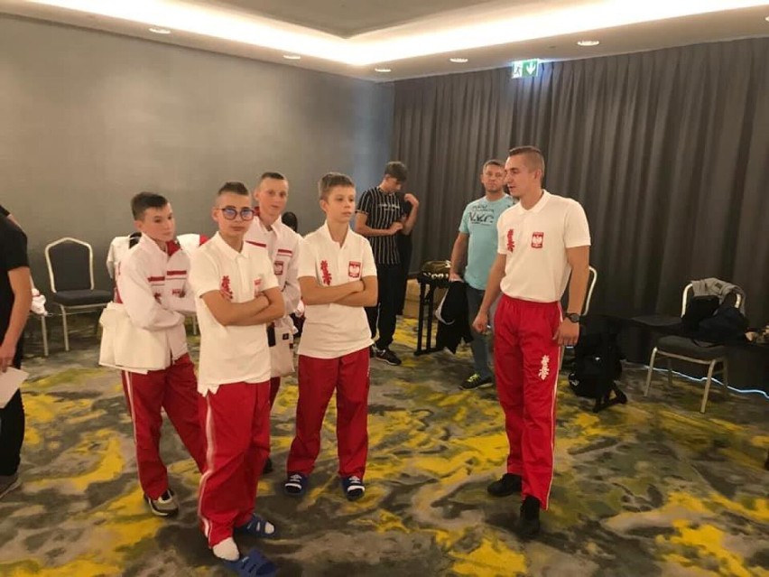 Dąbrowscy karatecy z sukcesami walczyli w mistrzostwach...