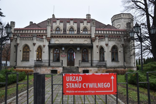W urokliwym, neogotyckim pałacyku Urząd Stanu Cywilnego funkcjonował od 1980 r.