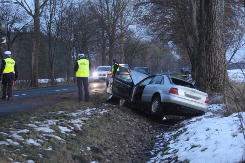 Zdarzenie drogowe na trasie pomiędzy Górzną, a Nowinami