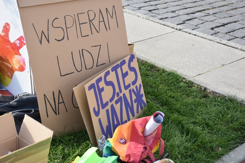 Marsz Równości w Wodzisławiu Śląskim - ZDJĘCIA. Był pierwszy w mieście "Potrzeba nam tolerancji"