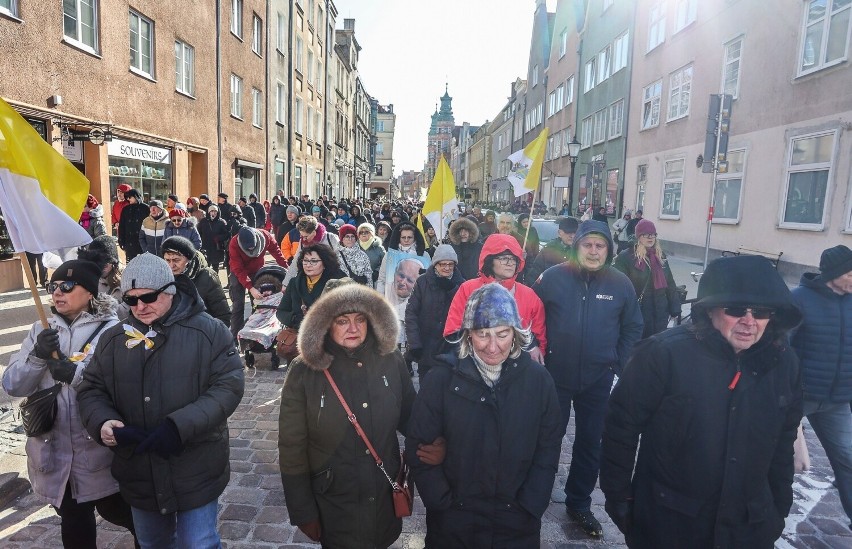 Rzesze gdańszczan na Marszu Wdzięczności Janowi Pawłowi II....