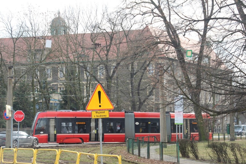 Torowisko przy UM w Bytomiu nie jest skończone - wykonawca...