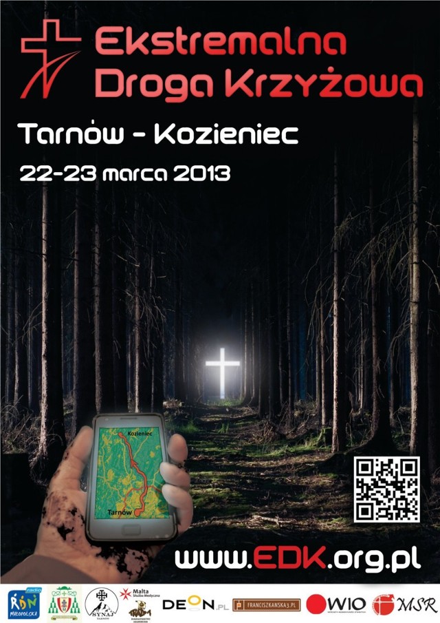 Dlaczego ekstremalną ?
Bo wędrujący uczestnicy mają do pokonania kilkadziesiąt kilometrów nocą.  Pielgrzymują w milczeniu. Rozmawiają tylko wtedy, gdy dotyczy to rozważań lub znalezienia właściwej drogi (maksymalnie dziesięcioosobowym grupom wędrowców nie towarzyszy żaden przewodnik). Sami podejmują decyzję, czy odpocząć i kiedy zjeść posiłek. Nie ma wyznaczonych postojów, gdyż fizyczne wyczerpanie jest istotnym elementem EDK.