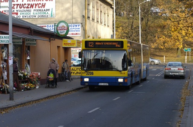 Jak co roku, w okresie święta Wszystkich Świętych MZK Słupsk uruchamia dodatkowe linie autobusowe