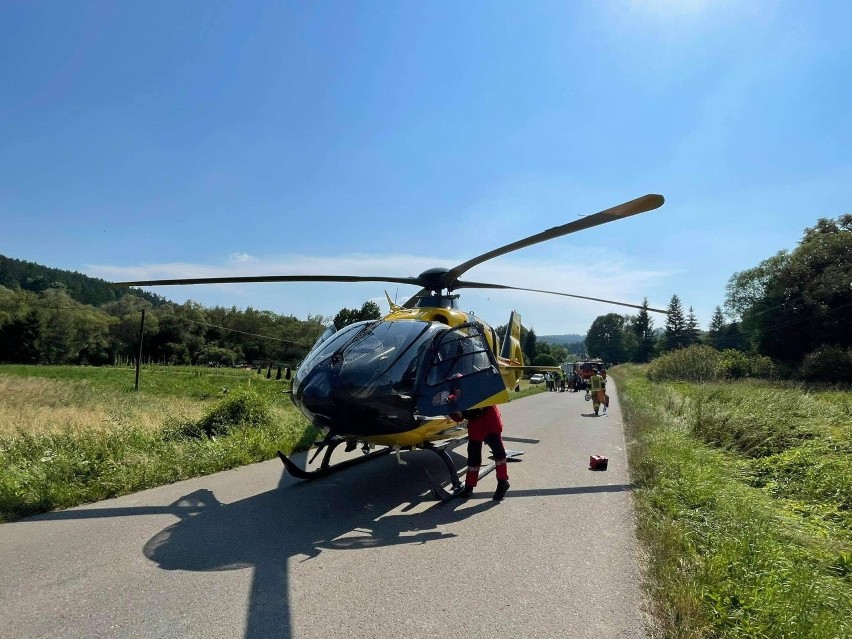 Brzuska. Motocyklista wypadł z drogi. Rannego mężczyznę zabrał LPR [ZDJĘCIA]