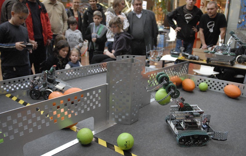 Ogólnopolskie Zawody Robotów Sumo Challenge 2011 w Manufakturze [ZDJĘCIA]